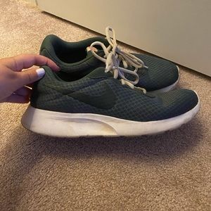 Nike Tanjuns - Women’s - Forest Green